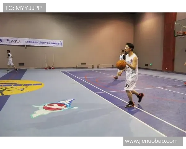 赛后分析：上海篮球队与北京篮球队的默契配合与战术对抗探讨