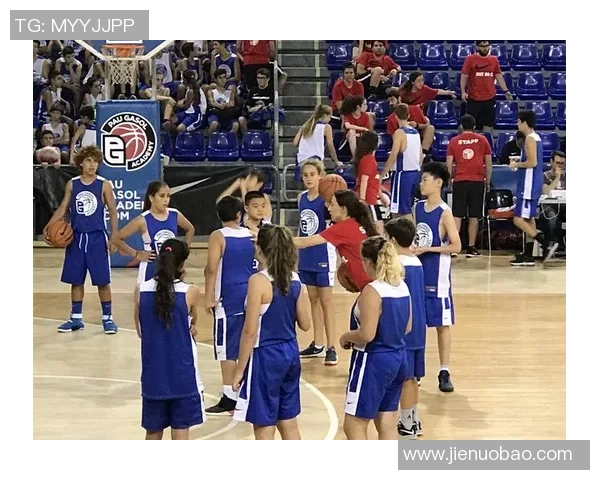 赛后复盘：上海篮球队与广州篮球队的团队协作与战术分析