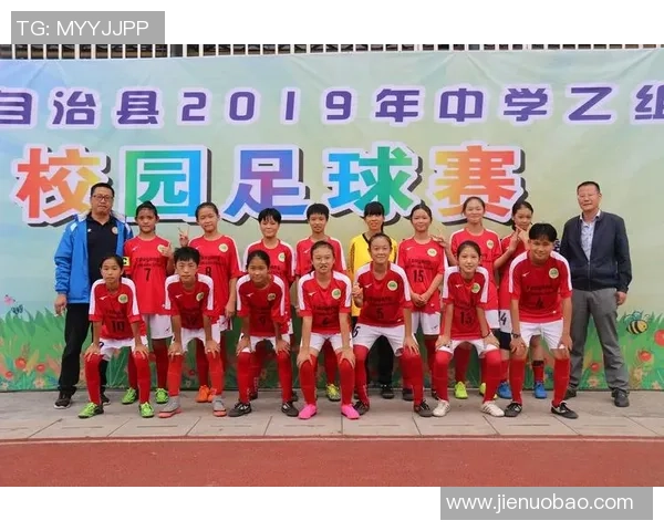 重庆足球队在选拔赛中以85分稳居积分榜首位展现强劲实力